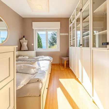 House - Charming Lakeview 빌라 *