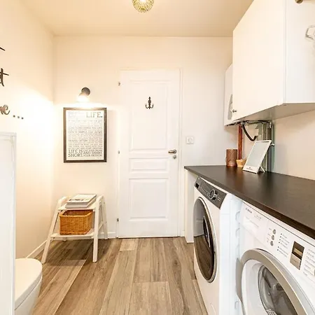 빌라 House - Charming Lakeview *