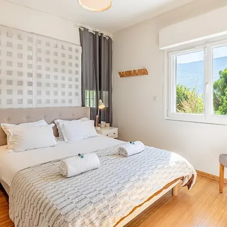 House - Charming Lakeview 빌라 Tresserve