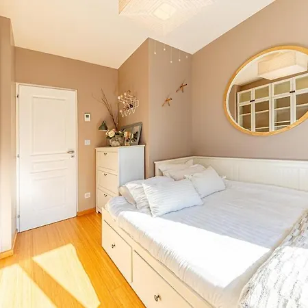 House - Charming Lakeview Tresserve