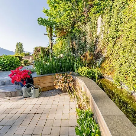 House - Charming Lakeview Tresserve