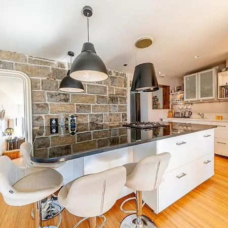 빌라 House - Charming Lakeview