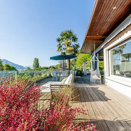 House - Charming Lakeview *