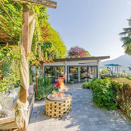 House - Charming Lakeview